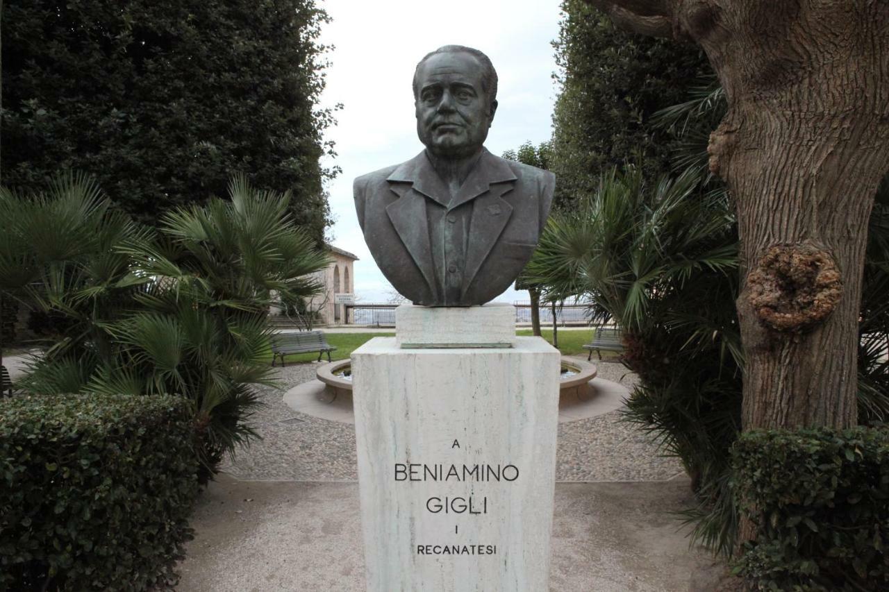 Recanati Family Exterior photo